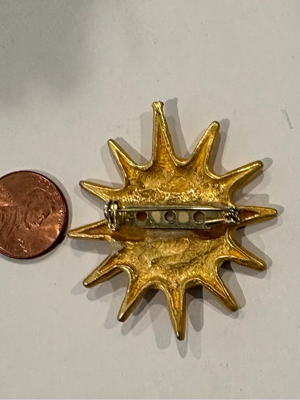 1980s Gold Sun Face Pin Brooch